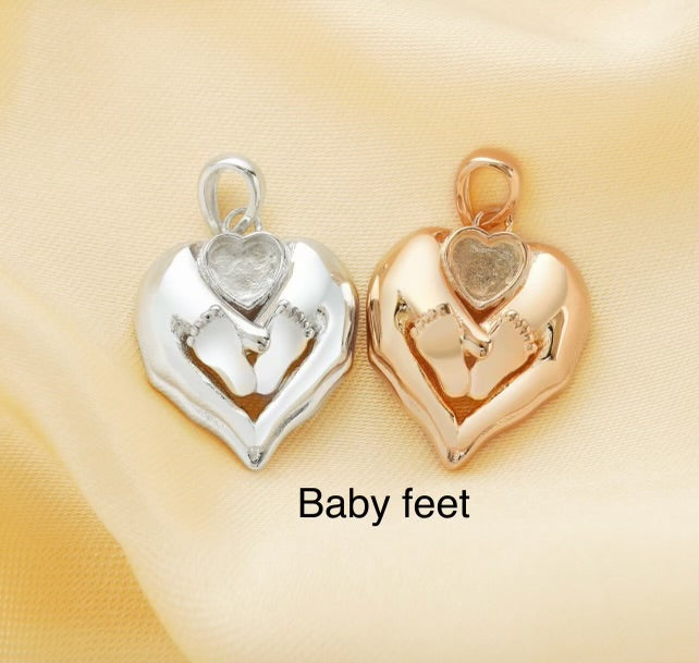 Free Christmas pendant (you pick)